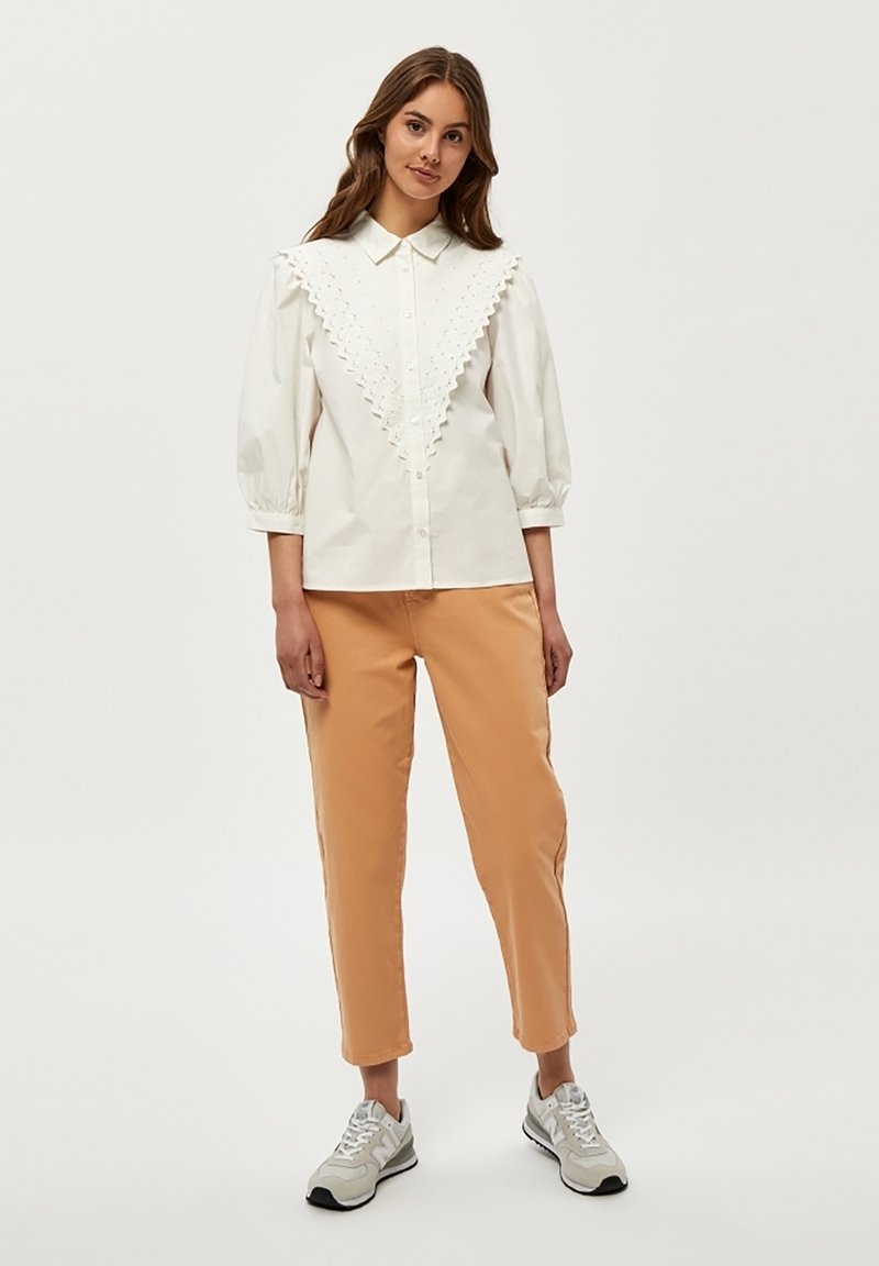 Minus Relaxed fit jeans oranje