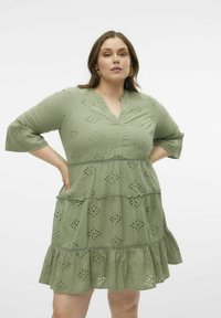 Vero Moda Curve VMDICTHE  - Freizeitkleid - hedge green