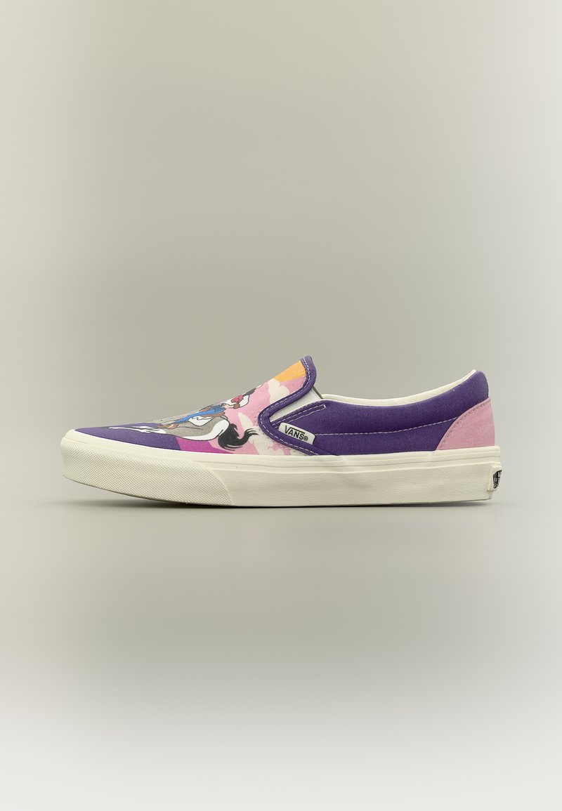Παπούτσι Vans slip-on με μοβ, ροζ και πορτοκαλί λεπτομέρειες και σχέδιο κινουμένων σχεδίων στο μπροστινό μέρος, λευκή σόλα και ετικέτα με το λογότυπο Vans στο πλάι.