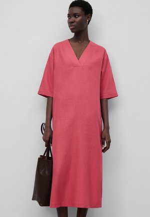 Adn Adolfo Dominguez ADOLFO DOMINGUEZ SUGERE PRESENTES PARA O DIA