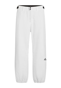 Pantalones blancos con una cintura ajustada, dos botones metálicos y puños elásticos. Presenta un logo en forma de triángulo en la pierna izquierda. Textura de tela suave.