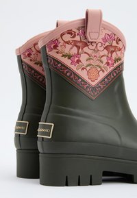 Barbour BARBOUR FARM RIO THAIS SHORT - Galochas - olive/muti-coloured