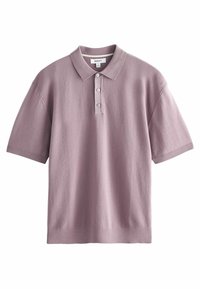 Polo-paita lyhyillä hihoilla pehmeässä laventelinvärisessä kankaassa, jossa on teksturoitu kuvio, kolmesta nappia koostuva napitus ja tavallinen kaulus.