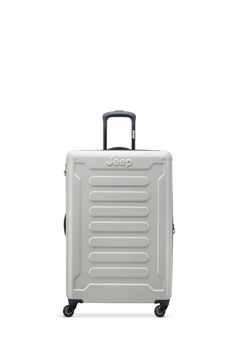 Zilveren harde koffer met uitschuifbare zwarte handgreep en vier zwarte draaiwielen, gestempeld met het Jeep-logo aan de voorkant en op de handgreep.