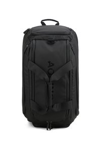 Zaino da viaggio nero con spallacci imbottiti, manico superiore, cerniere esterne, tessuto testurizzato e grande logo sul davanti.