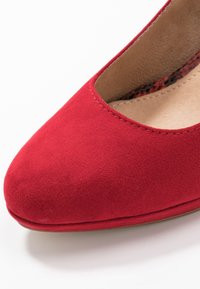 s.Oliver Decolleté - red