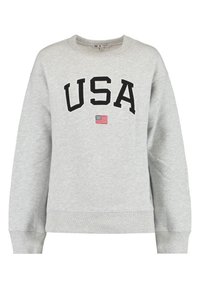 Šedá mikina s potiskem "USA" v černé barvě. Obsahuje vyšívanou americkou vlajku pod ním. Žebrované manžety a lem, kulatý výstřih.