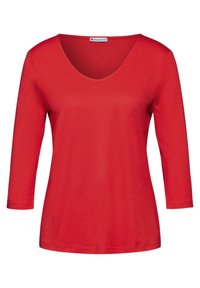 Rotes Langarmshirt aus weichem Stoff, mit einem weiten Ausschnitt und einer taillierten Passform. Glatte Textur ohne Muster oder Verzierungen.