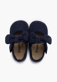 Ballet flat in suede di colore blu navy con un piccolo fiocco annodato sulla parte anteriore, con punta arrotondata e soletta imbottita.