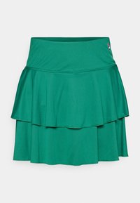 Falda femenina verde de capas con cinturilla ancha y un pequeño parche de logo en la parte superior derecha.