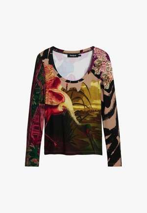 Kleurige lange mouw top met een mix van patronen, waaronder een roze ooievaar en abstracte ontwerpen. Zachte stof met een ronde hals.