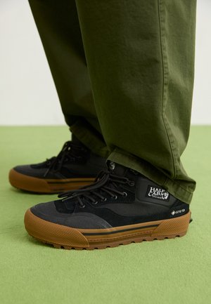 MTE HALF CAB GORE TEX UNISEX - High-top trainers - black
