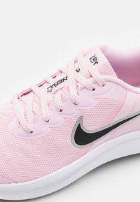 Nike Performance NIKE STAR RUNNER 3 (GS) - Scarpe da corsa su strada - pink/black/metallic silver