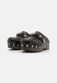 Toga Clogs - black