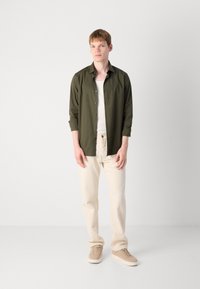 Calvin Klein SLIM SHIRT - Finskjorte - forest