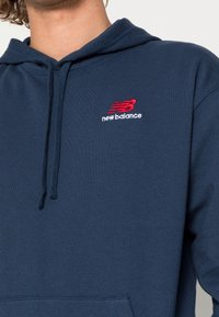 New Balance Jersey con capucha - dark blue