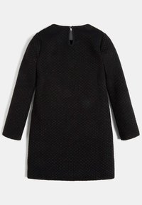 Černé šaty s dlouhými rukávy, kulatým výstřihem a klíčovou dírkou na zadní straně. Texturovaná látka s jemnými vzory a rovný střih.