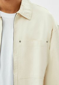 Bershka Tunn jacka - sand