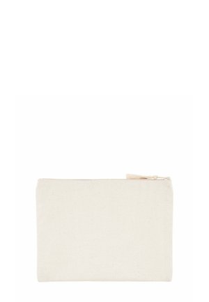 Bustina rettangolare in tela beige con cerniera superiore e tirante in tessuto su sfondo bianco.