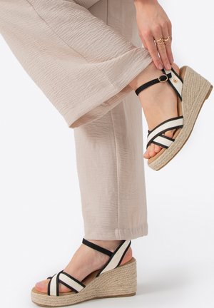 WITTCHEN, DAMENESPADRILLES MIT KEILABSATZ - Sandály na platformě - beige