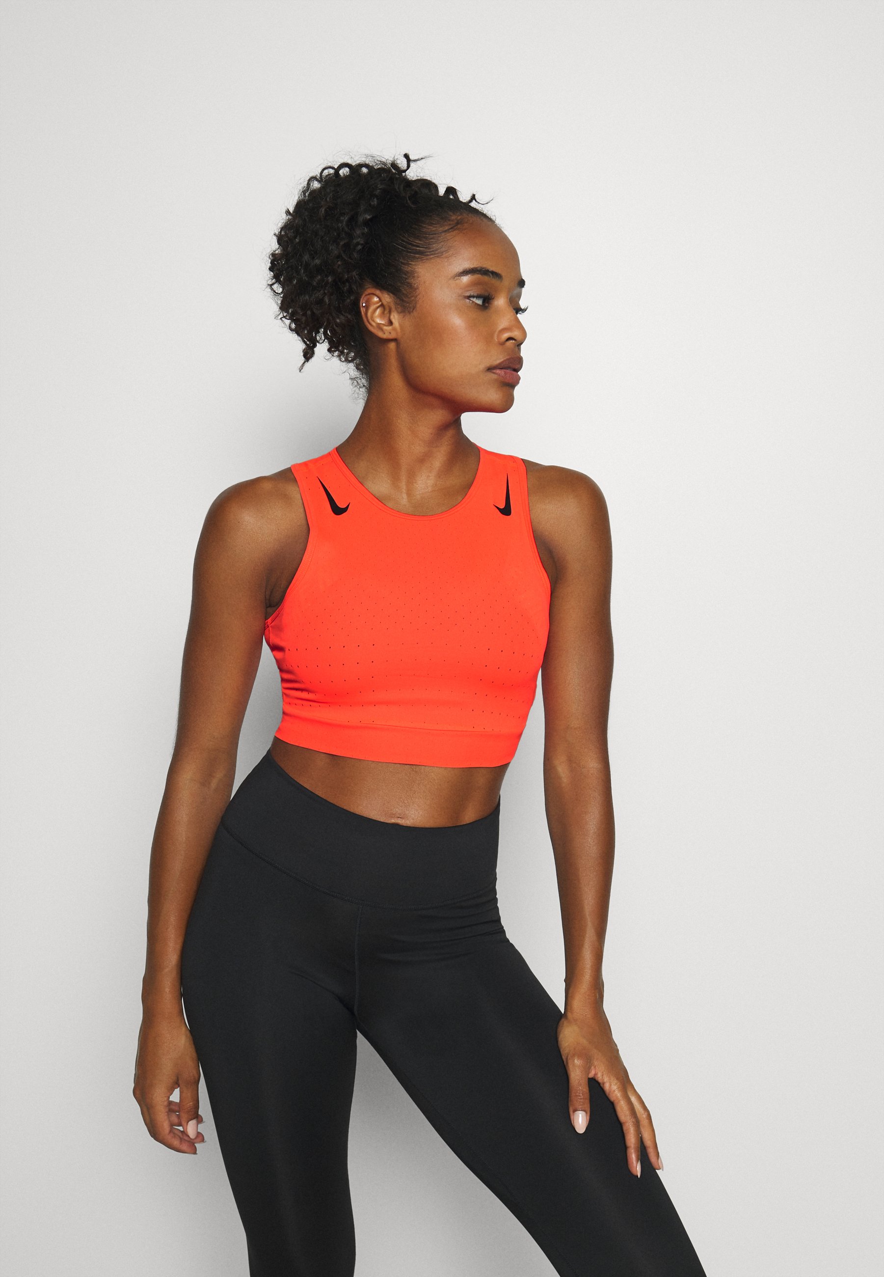 nike performance aeroswift crop