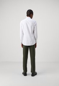 OLYMP No. Six Alkalmi ing - white