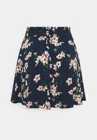 Bloemprintrok met een donkerblauwe achtergrond, versierd met roze en witte bloemen. Elastische tailleband en een uitlopende snit. Gemaakt van lichtgewicht stof.