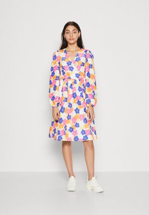 Monki Rochie de zi - pink light