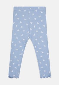Lyseblå leggings med hvitt sommerfuglmønster, laget av et teksturert stoff, med volanger nederst for ekstra detaljer.