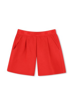Shorts en coton rouges avec un design plissé, dotés de deux poches latérales et d'une taille élastique pour le confort. Texture lisse et coupe décontractée.