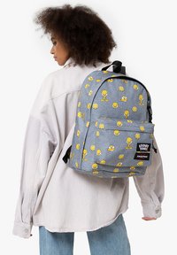 Eastpak OUT OF OFFICE - Mochila - tweety grey