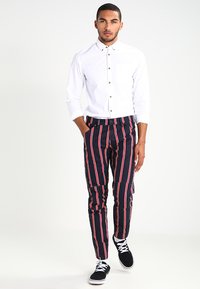 Jack & Jones JORGAVIN SLIM FIT - Camisa - white