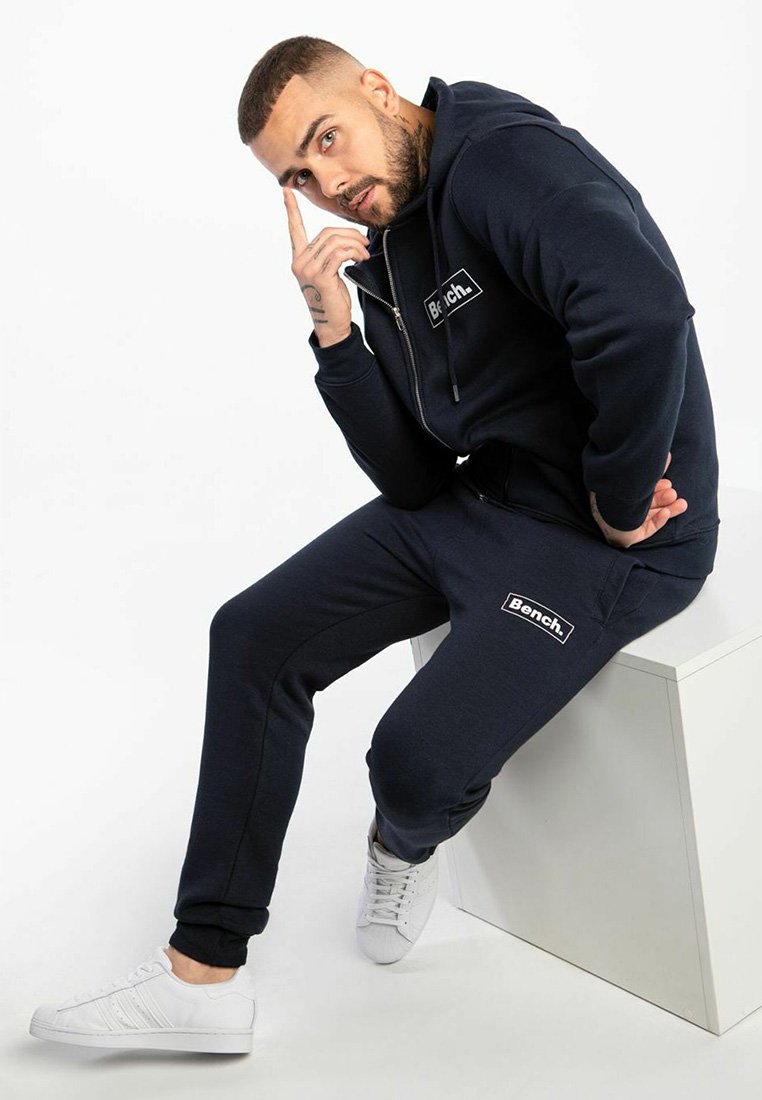 Herren Trainingsanzüge | Bench Jogginghose blue/dunkelblau - FL88185 Herren Trainingsanzüge | Bench Jogginghose blue/dunkelblau - FL88185