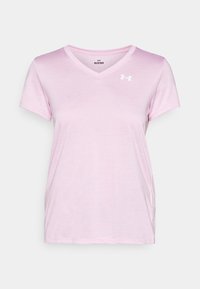 Ljusrosa V-ringad t-shirt med korta ärmar, tillverkad av mjukt tyg. Har en liten vit logotyp på vänster bröst och en avslappnad passform.