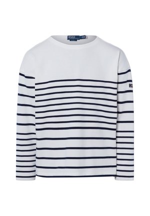 Chemise blanche à manches longues avec des rayures horizontales bleu marine et un col rond, avec un petit patch logo sur la manche gauche.