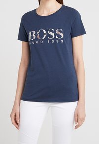 BOSS CASUAL T-shirt med print - blue