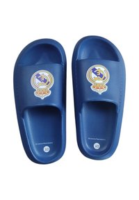 Niebieskie plastikowe klapki wsuwane z teksturowaną podeszwą i gładkim paskiem, z logo Real Madryt na środku oraz małym detalem w postaci korony.