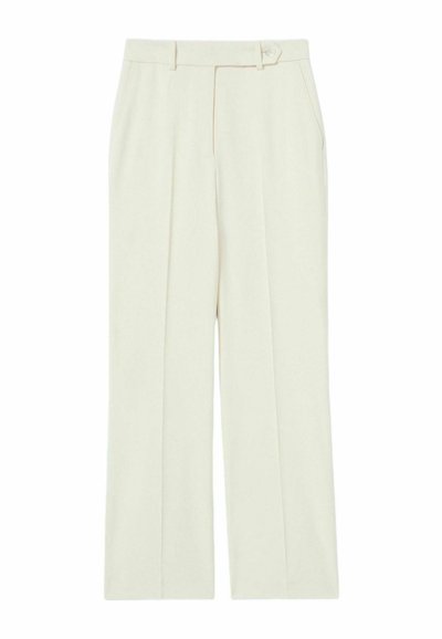 Pantaloni a gamba larga color crema con chiusura a bottone, frontale plissettato e tasche laterali; realizzati in un tessuto morbido con un design strutturato.