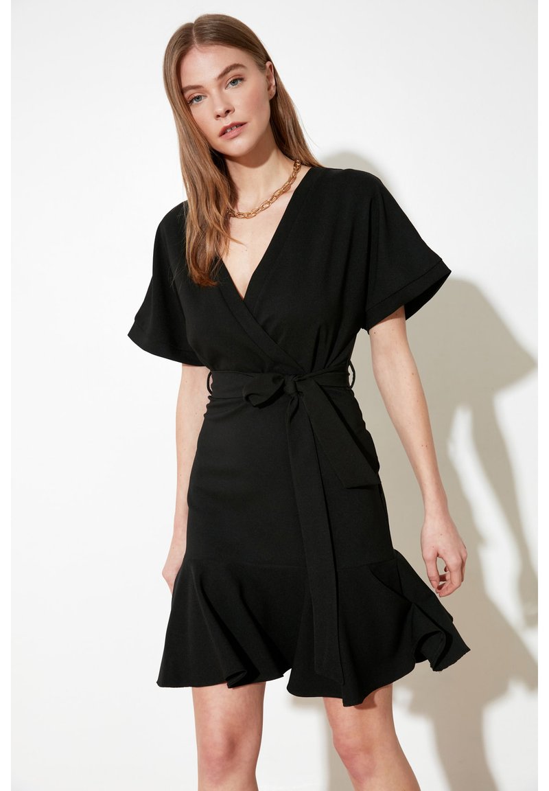 Damen Freizeitkleider | Trendyol Freizeitkleid black/schwarz - PQ84806 Damen Freizeitkleider | Trendyol Freizeitkleid black/schwarz - PQ84806