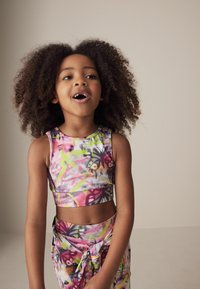 Next CROP - Top - multi graffiti