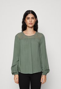 Vero Moda Petite - VMLILOU O NECK DETAIL - Blůza - laurel wreath Miniatura obrázku 1