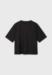 Schwarzes T-Shirt mit kurzen Ärmeln, entspannter Passform, Rundhalsausschnitt und weicher Textur. Keine sichtbaren Marken oder Muster. Rückansicht gezeigt.
