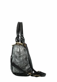 Borsa a mano in pelle nera e grigia con forma arrotondata, superficie testurizzata, hardware in tono oro e doppi manici neri. Presenta una chiusura a scatto.
