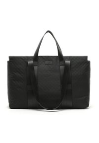 Sac fourre-tout noir matelassé avec poignées doubles et poches latérales. Fabriqué en matériau synthétique avec une texture lisse et des accents minimaux.