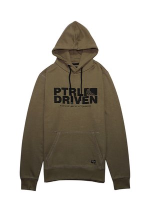 Felpa con cappuccio verde oliva con grafica nera "PTRL DRIVEN". Presenta una tasca frontale a marsupio e dettagli di cucitura a contrasto.