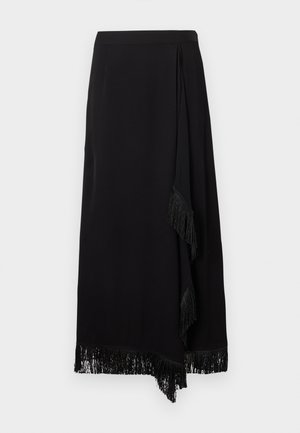 Zwarte wikkelrok met een gestructureerde afwerking, voorzien van een franjerand en een gedrapeerd ontwerp. De stof is soepel en valt elegant.