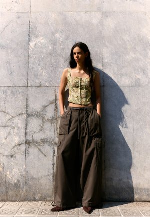Bershka, JACQUARD STRAPPY - CORSET TOP - Blúzka - dark green