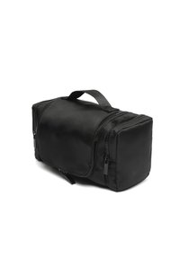 Bolsa de viaje negra hecha de tela duradera, con cierre con cremallera, un pequeño asa, forma rectangular y textura sin costuras.