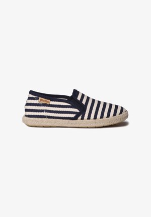 Gestreifte Espadrille-Slipper aus Marineblau und cremefarbenem Canvas mit einer Sohle aus Juteseil. Sie verfügen über ein gesticktes Design und ein kleines Markenlabel an der Seite.