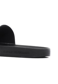 EA7 Emporio Armani Iešļūcenes - white